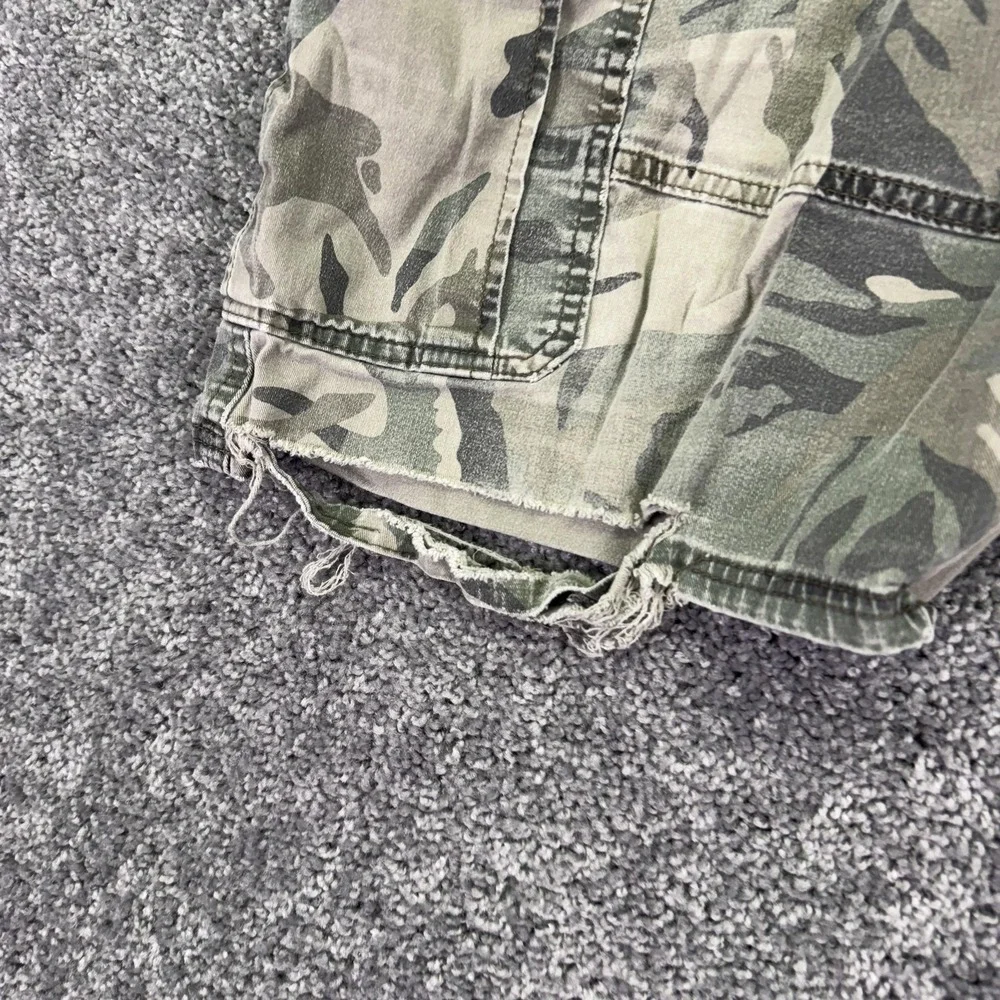 Wrangler Authentics Cargo Shorts Mens 40 Green Camo Distressed Pockets Outdoor